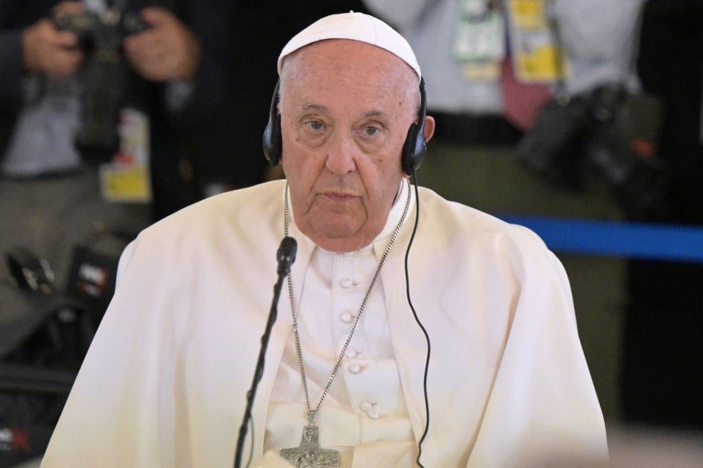 Pope urges ban on 'lethal autonomous weapons' in historic G7 speech
