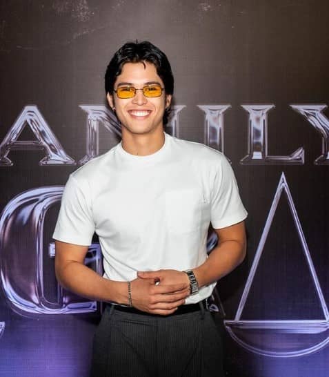 Kyle Echarri