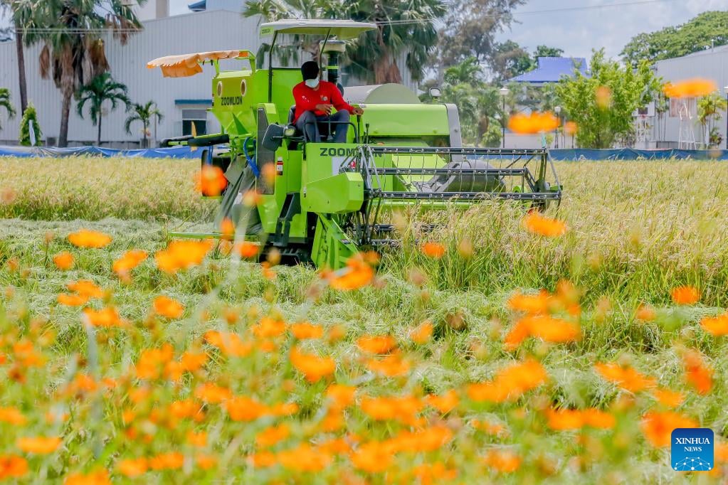 Modernized farmer works in Nueva Ecija as the employment of technology results to increased harvests as a result of agricultural collaboration with China.