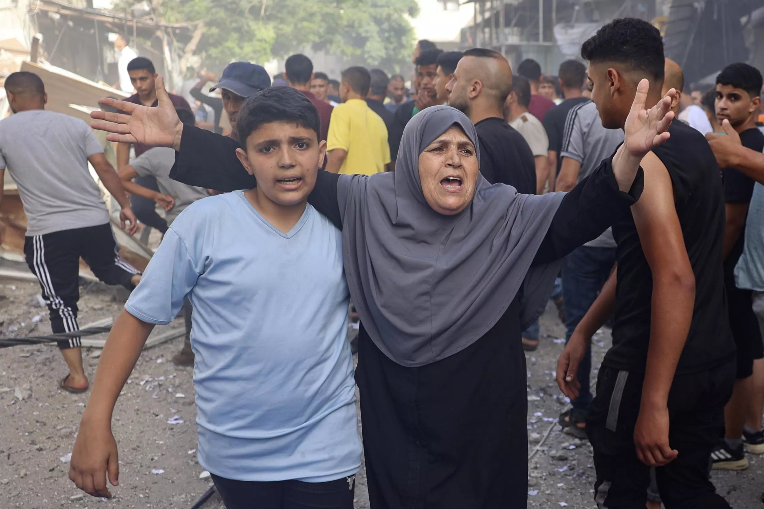 Lull in Gaza fighting as 10 Israeli hostages ‘alive’

