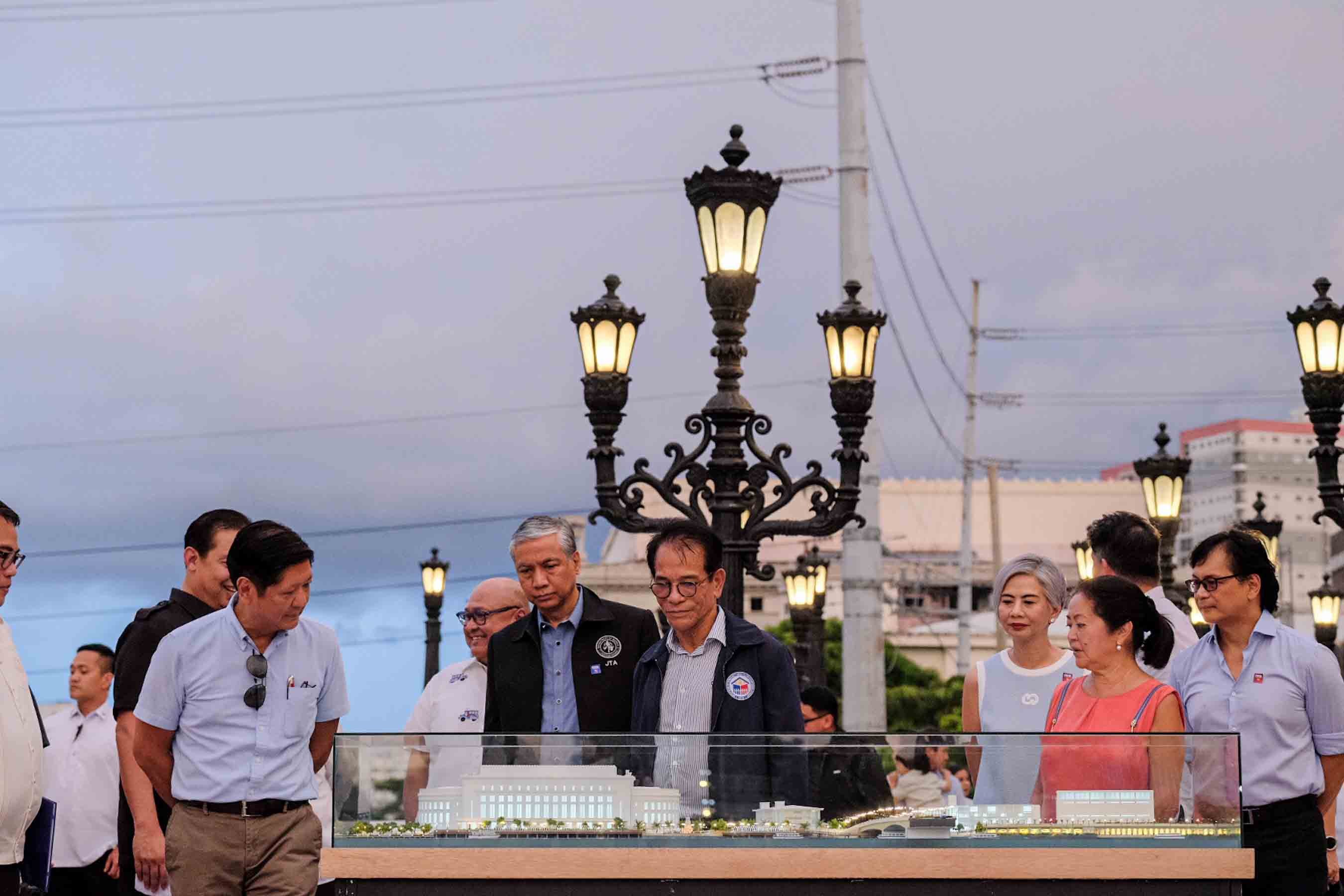 Marcoses assess Pasig River rehab progress
