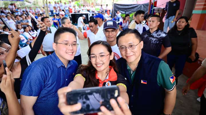 SENATOR Christopher 'Bong' Go gamely poses for a 'groufie' with young residents of Mati City, Davao Oriental.