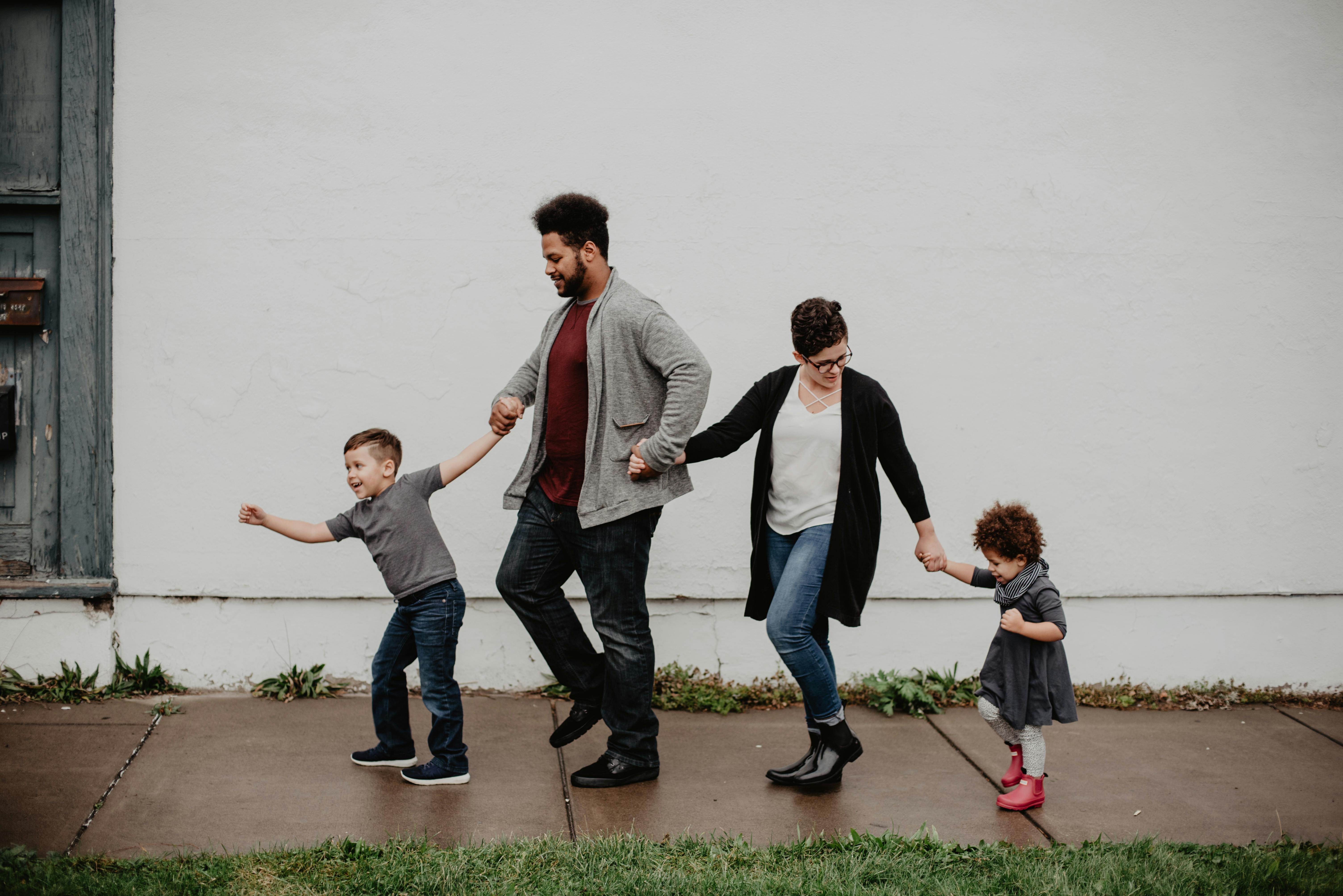 Equilibrium between family, country duties