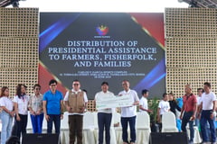 Bohol, Cebu farmers receive P100-M cash aid from PBBM