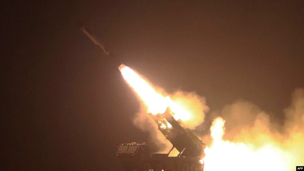 Houthi missile strike severely injures sailor 