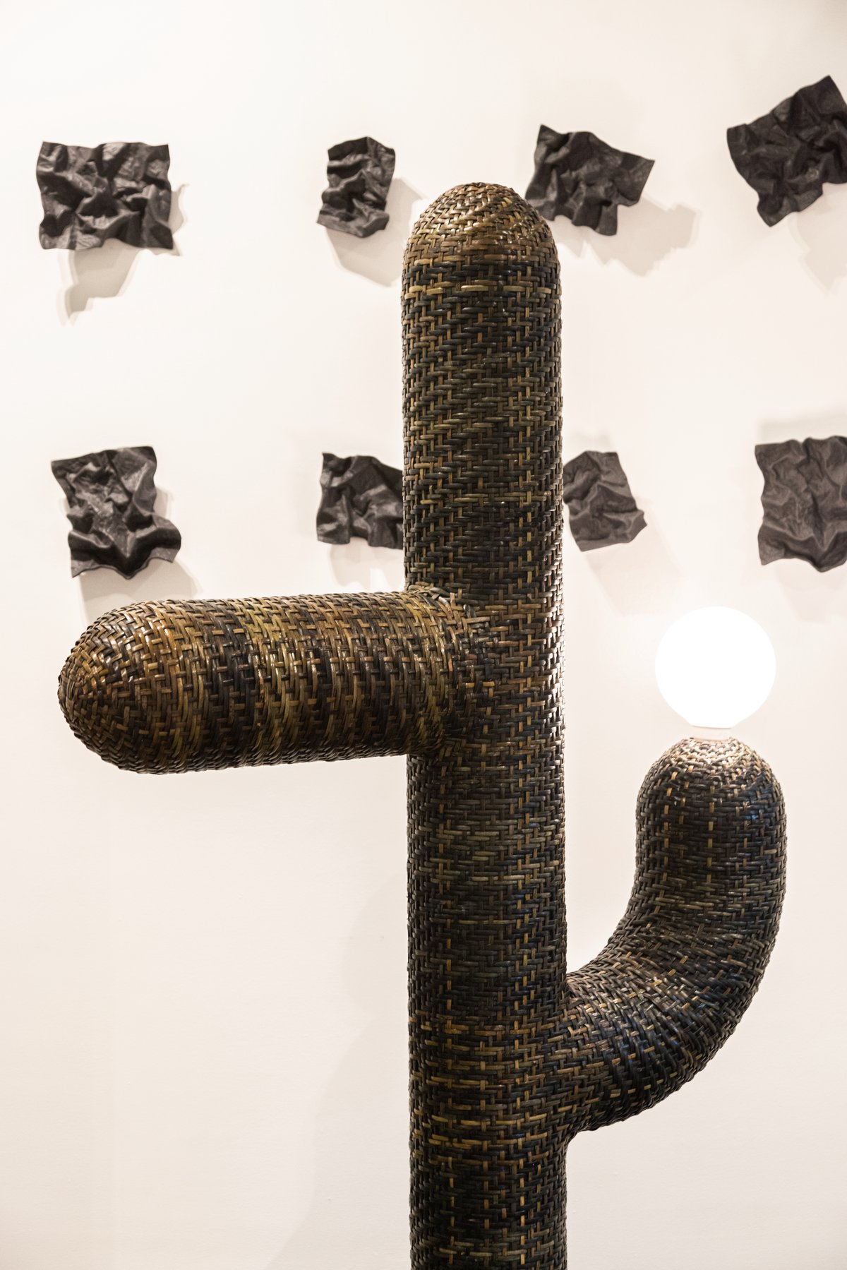 Pipe lamp hand-woven in black.