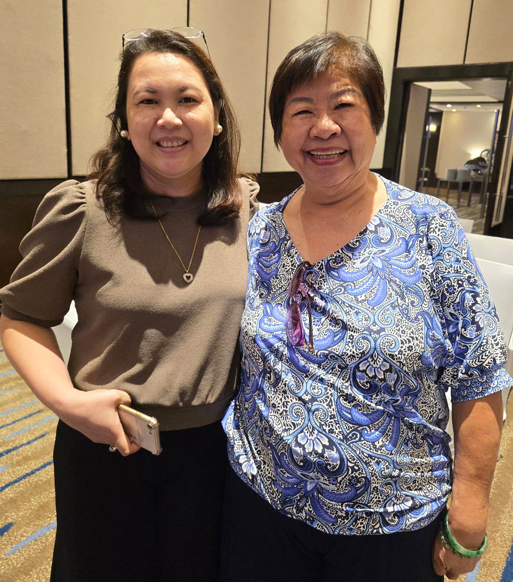 Hazel Tagimacruz of Cathay Pacific and Zenaida Chua of Worldwide Travel and Tours.