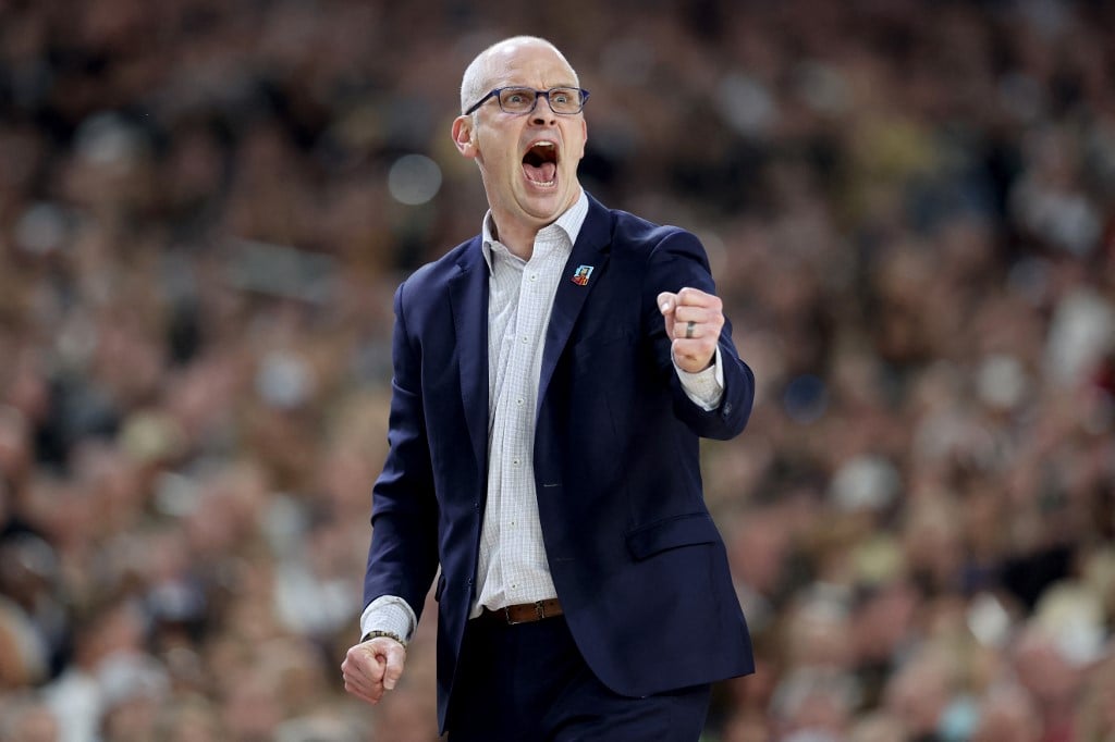 Top college coach Hurley turns down rich NBA Lakers offer: reports
