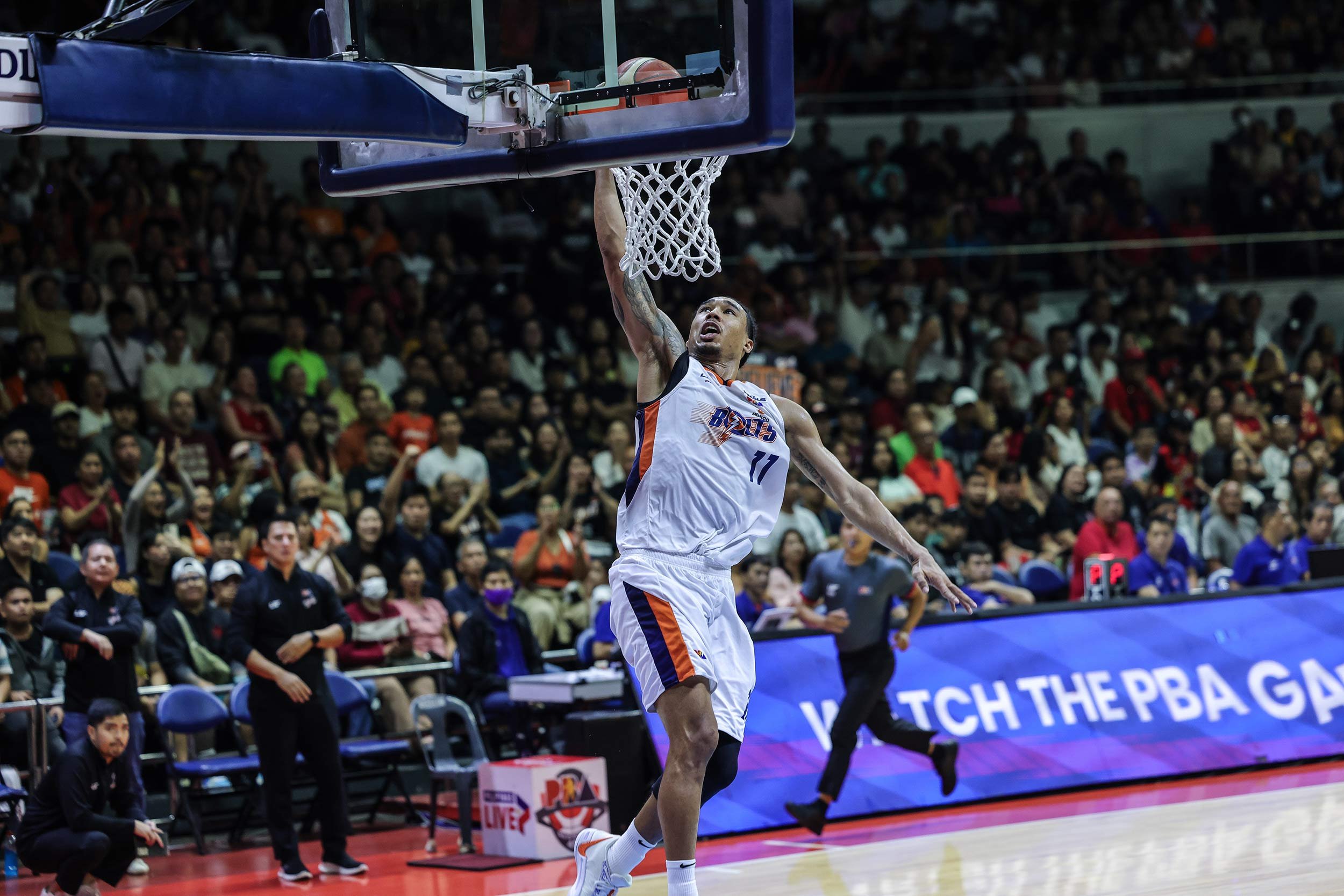 Newsome sends Meralco back on top