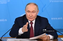 Putin hails N. Korea's support for Ukraine war as lands in Pyongyang