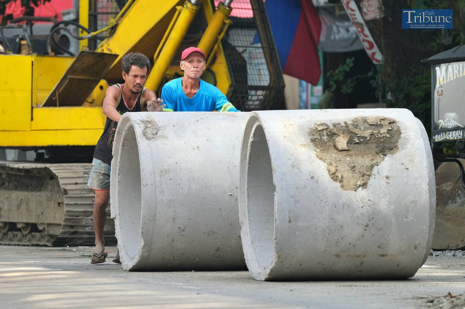 TRIBUNE-construction-workers