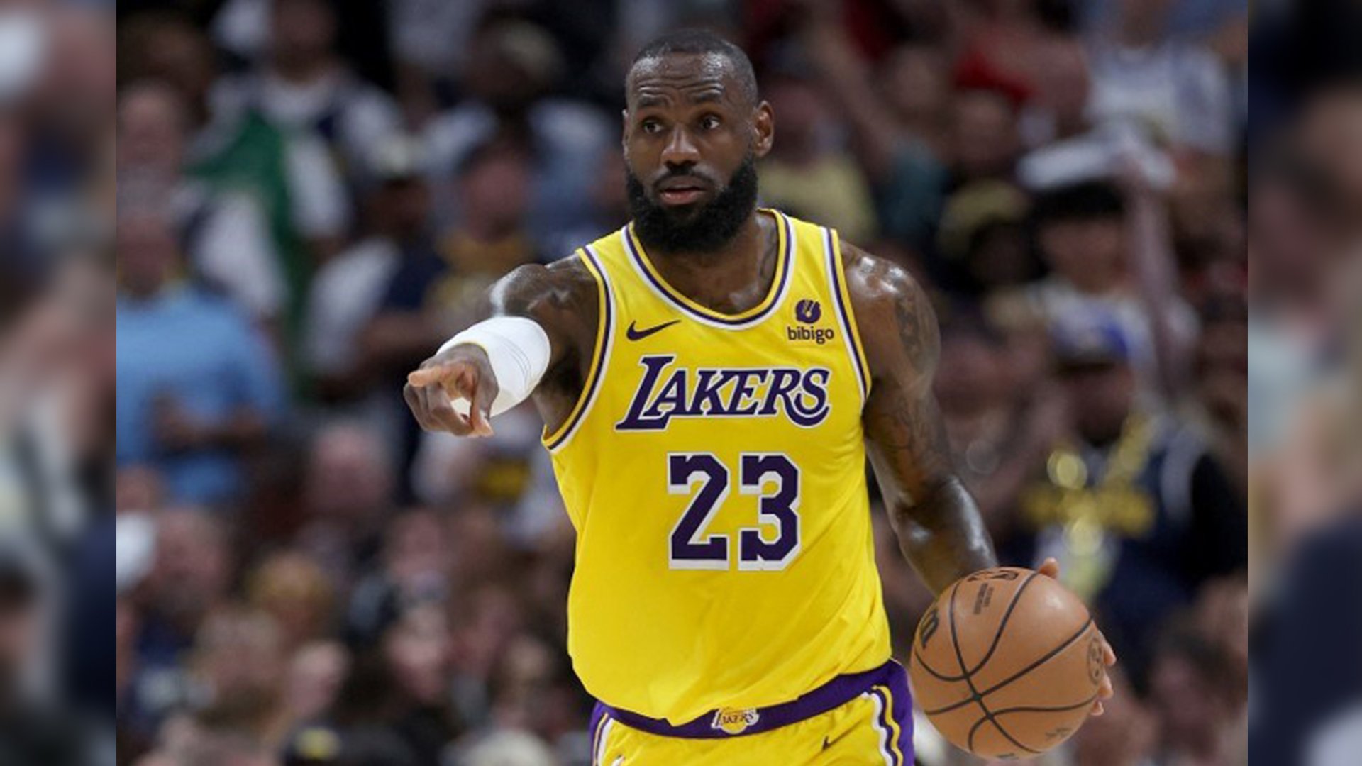 James triple-double helps Lakers hold off Kings, Clippers down Nuggets