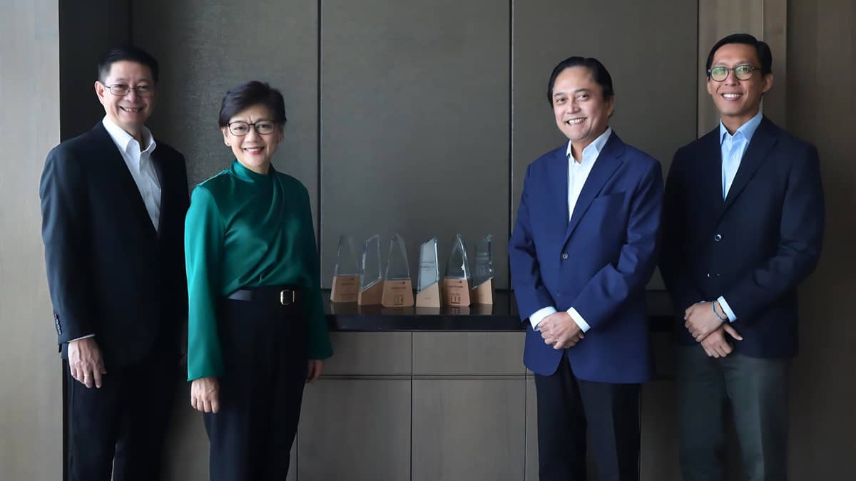 (L-R) Ayala Land Chief Sustainability Officer Robert Lao, President and CEO Anna Ma. Margarita “Meean” Dy, CFO and Chief Compliance Officer Augusto Bengzon, and Investor Relations Head Michael Anthony Garcia.