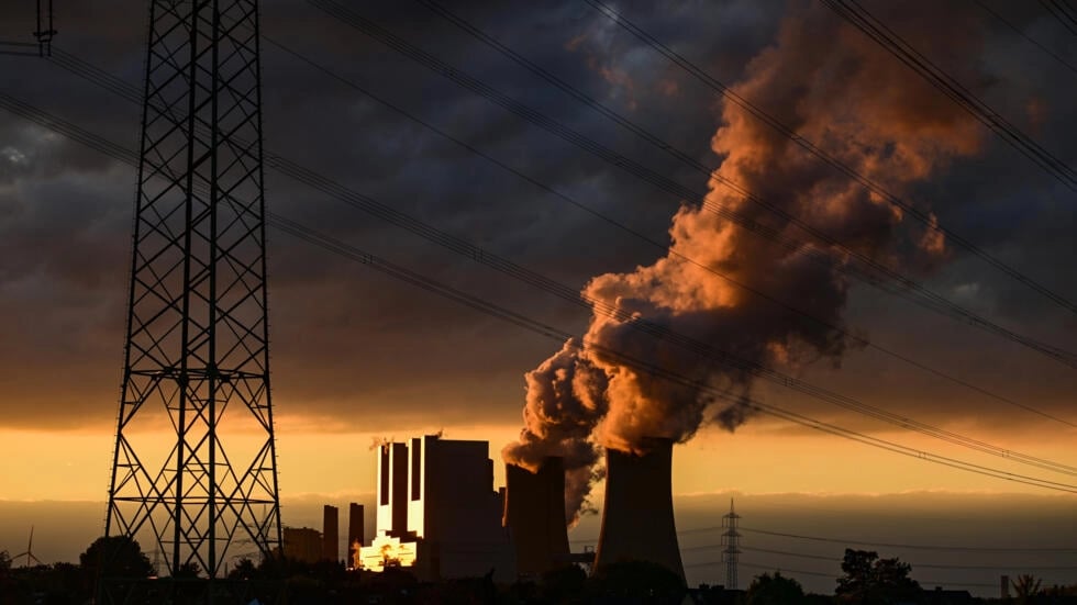 US moves to scrap greenhouse gas rules for coal, gas power