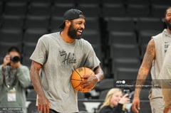 Irving stays focused in hostile Boston