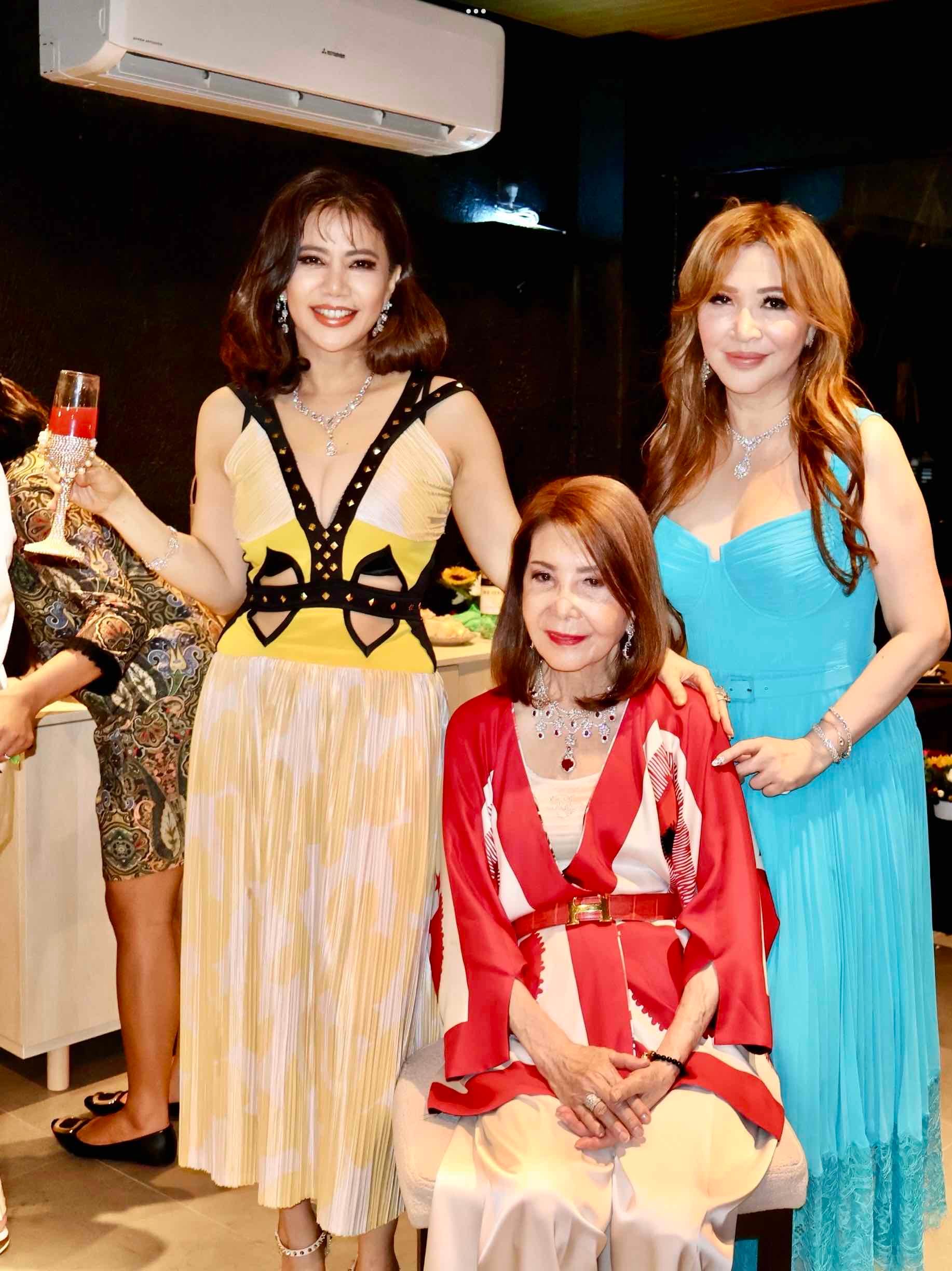 THE columnist, Consul Helen Ong and Ruby Chua.