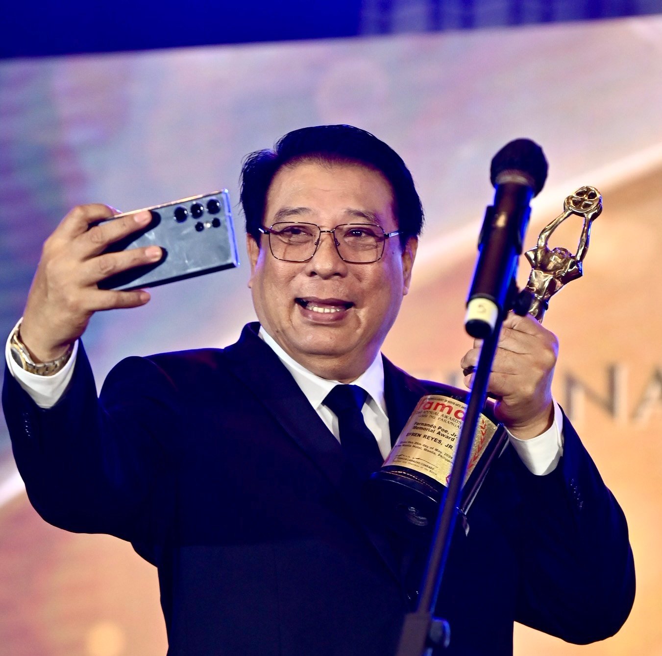 Actor Efren Reyes.