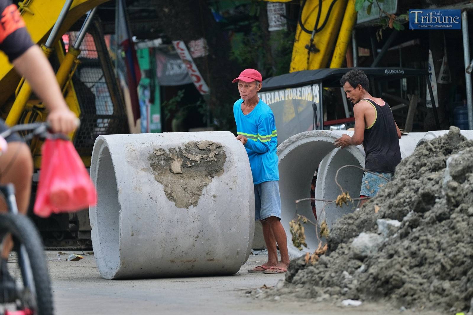 TRIBUNE-construction-workers