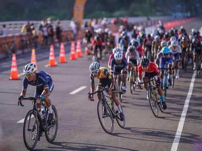 (FILE PHOTO) Cebu City cyclists at the Go For Gold Criterium Race