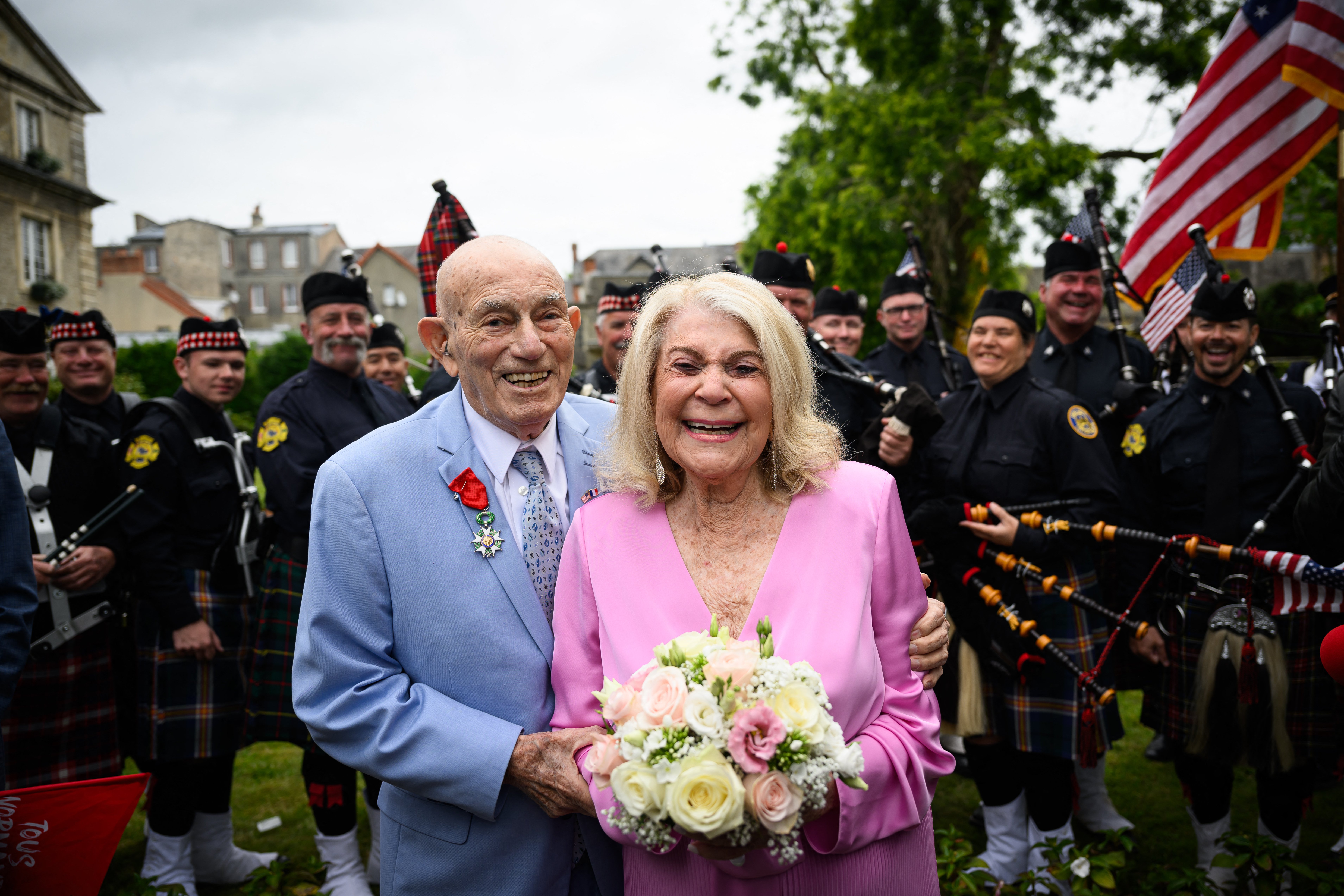 WWII vet, 100, marries sweetheart, 96