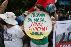 Land reform program bogus, farmers say