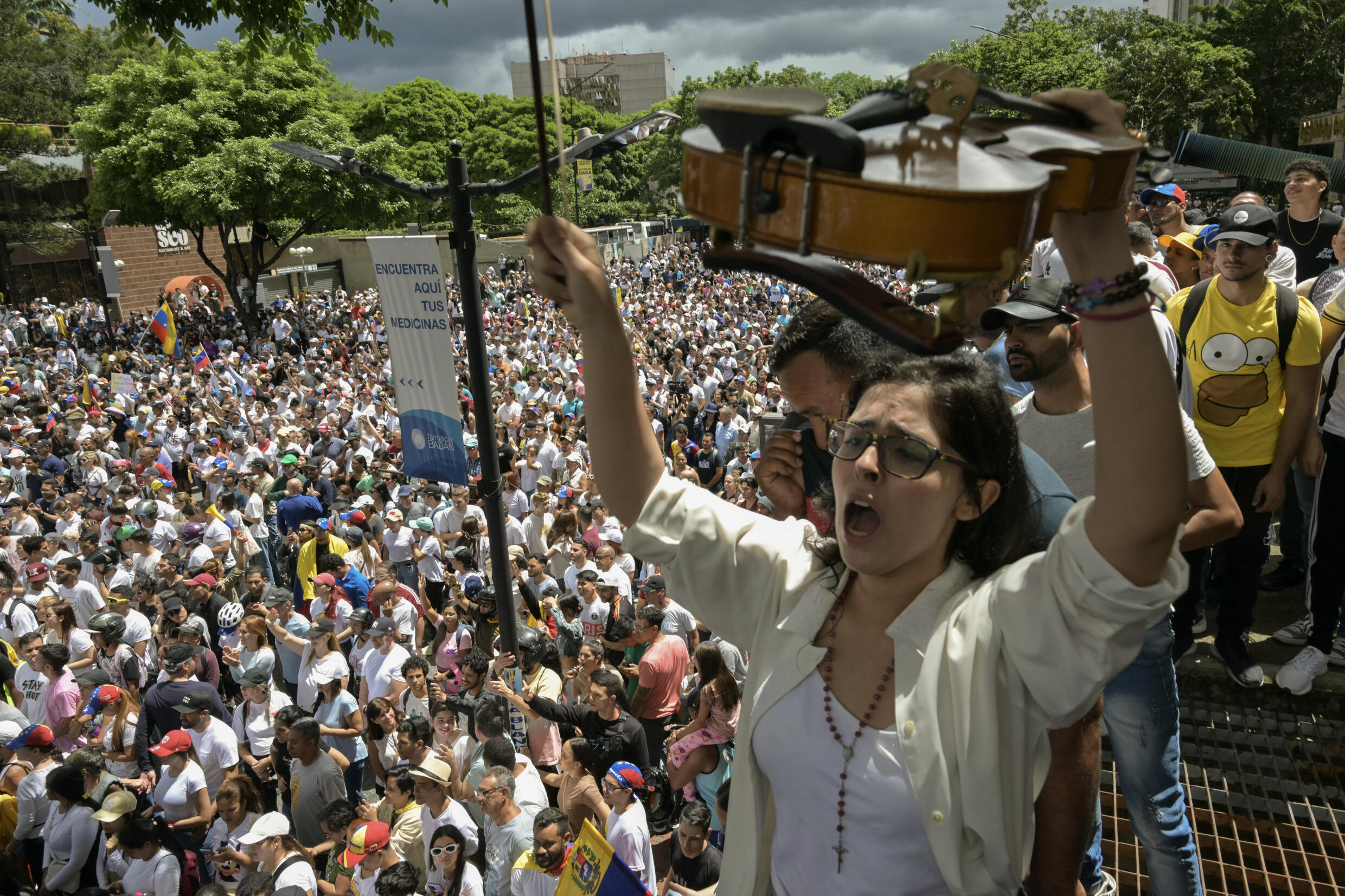 Venezuelan opposition puts up peaceful resistance
