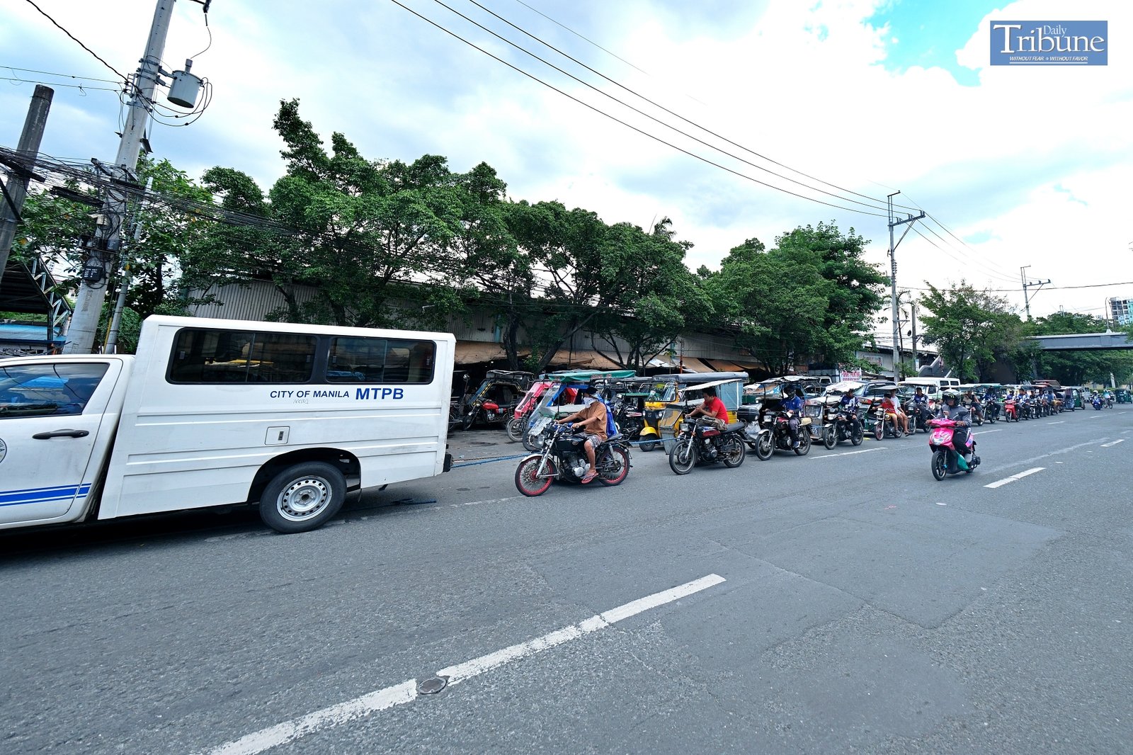 TRIBUNE-tricycles