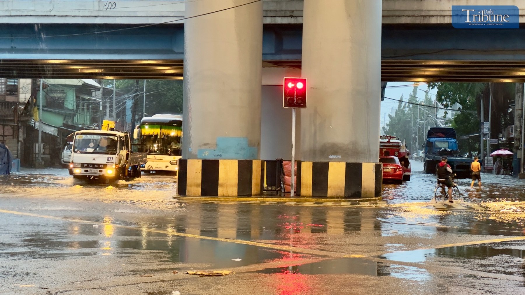 Roads flooded in Metro Manila as monsoon rains continue