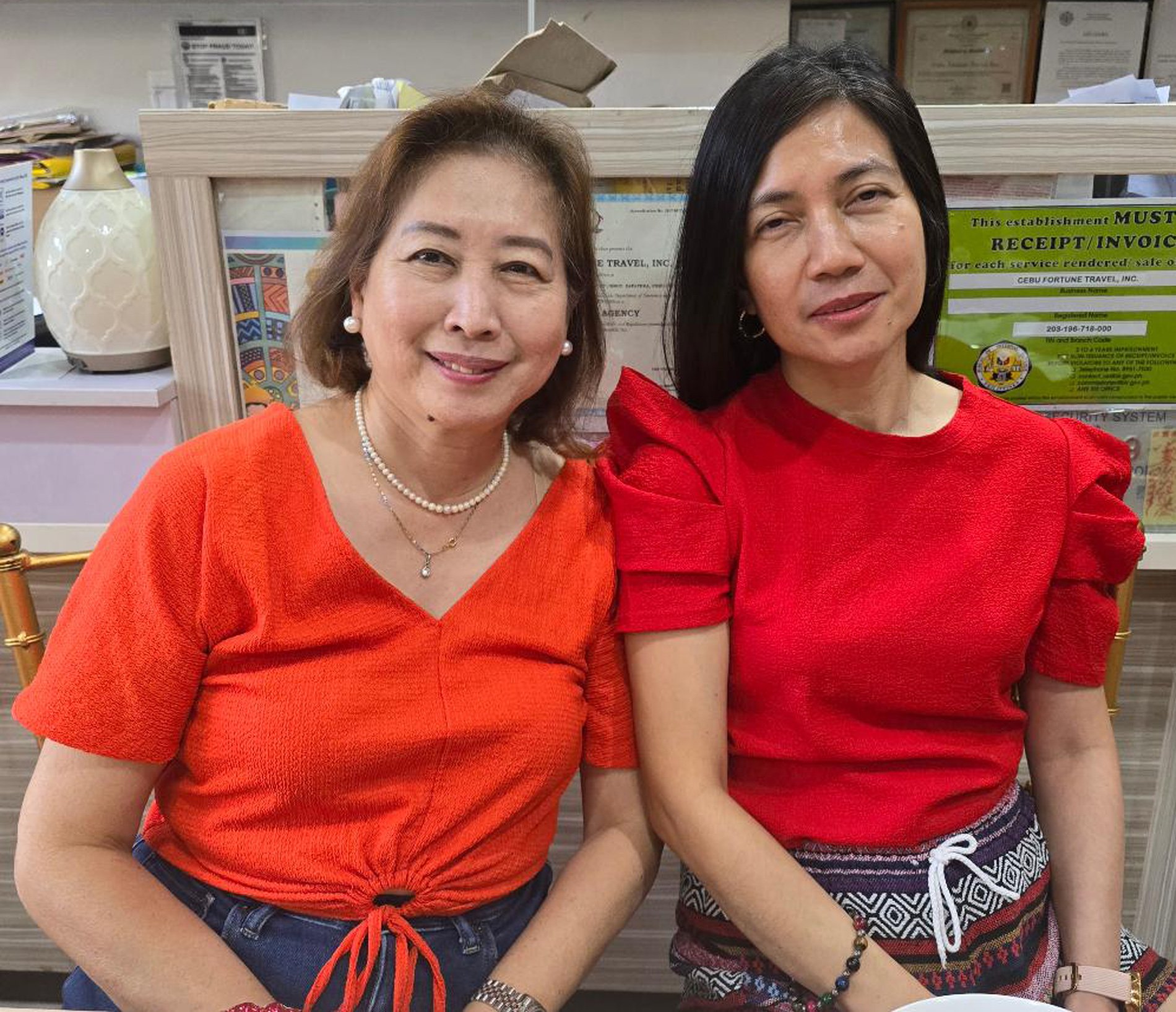 Gwen Po of Pan Pacific Travel and Jenny Teh of Global Link (inset).