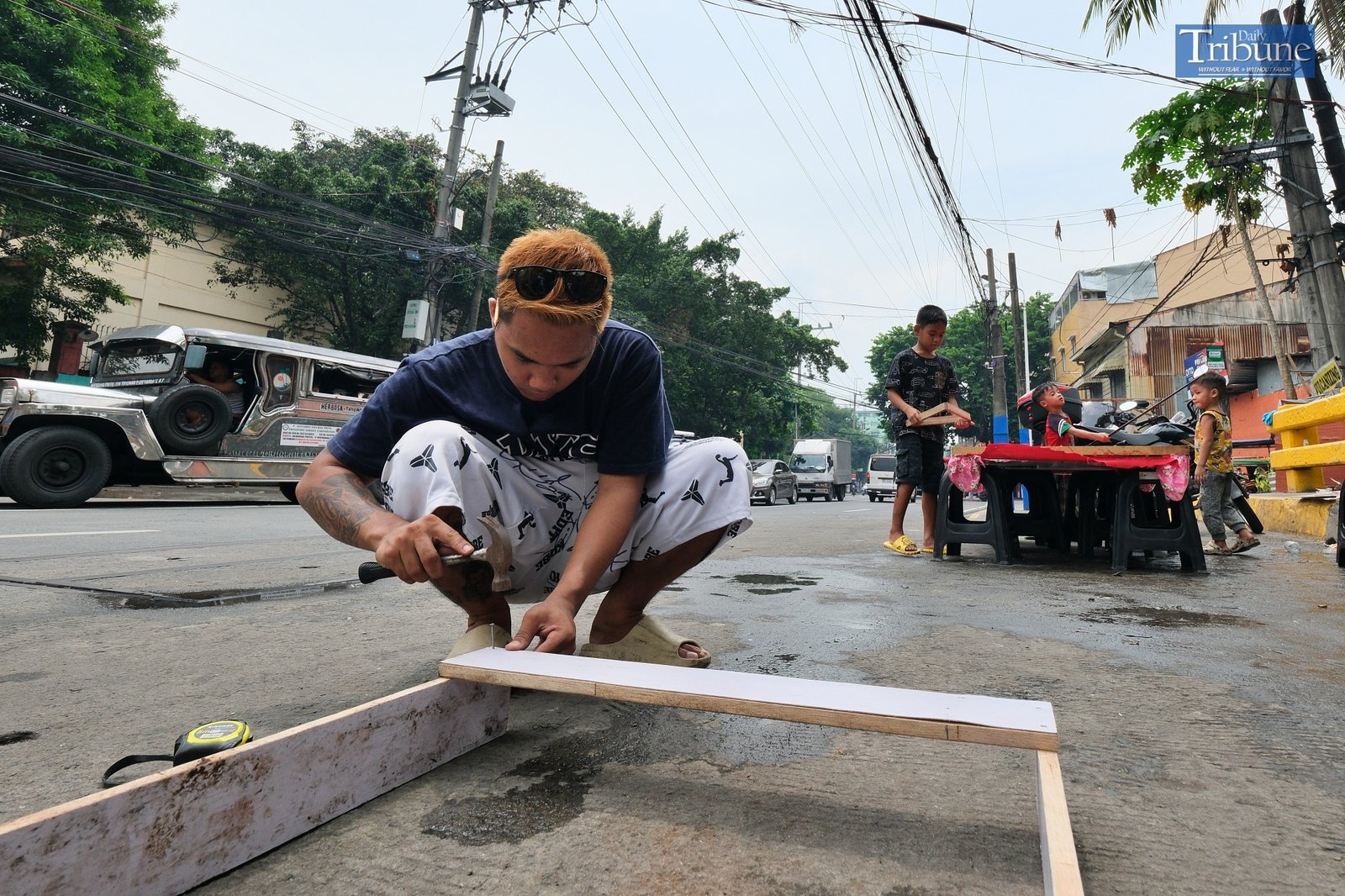 TRIBUNE-fathermaking-billiards