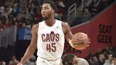 Mitchell keeps Cavs perfect