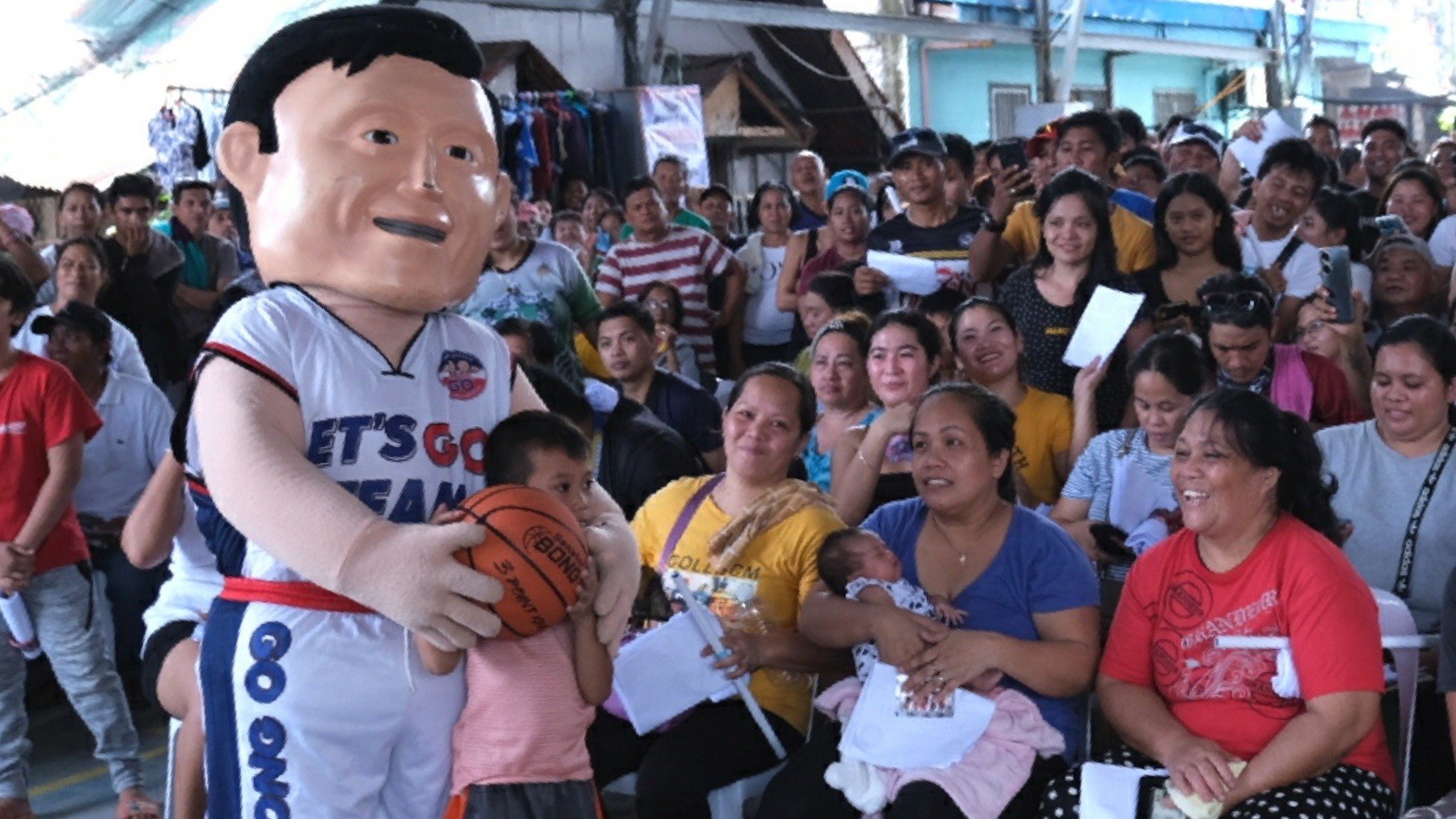 Bong Go provides support to indigent groups in Davao City