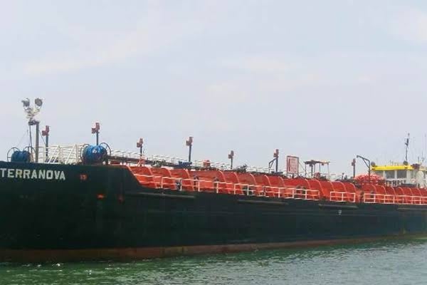 PCG insists sunken tanker’s sailing legal