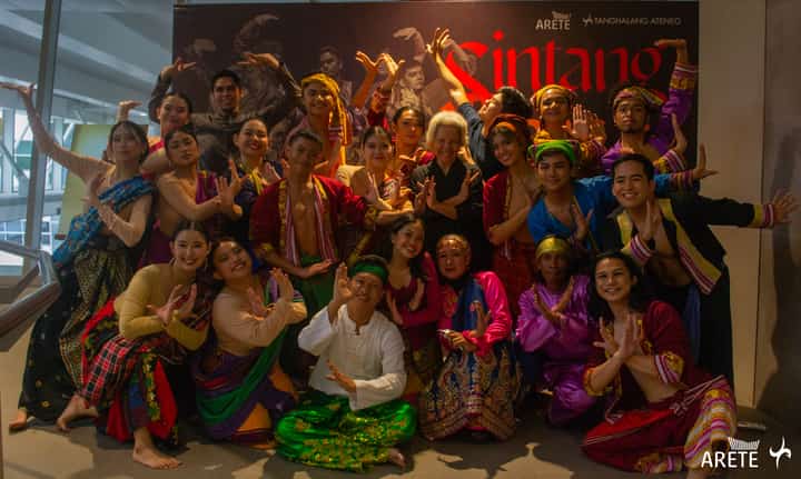 ‘Sintang Dalisay’ is performed through the ‘Igal,’ a traditional dance form of the Sama-Bajau, and is accompanied by neo-ethnic and gamelan music.