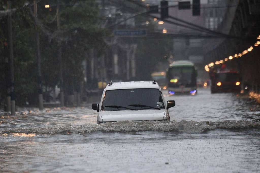 A COMMON sight in Metro Manila’s streets these rainy days.