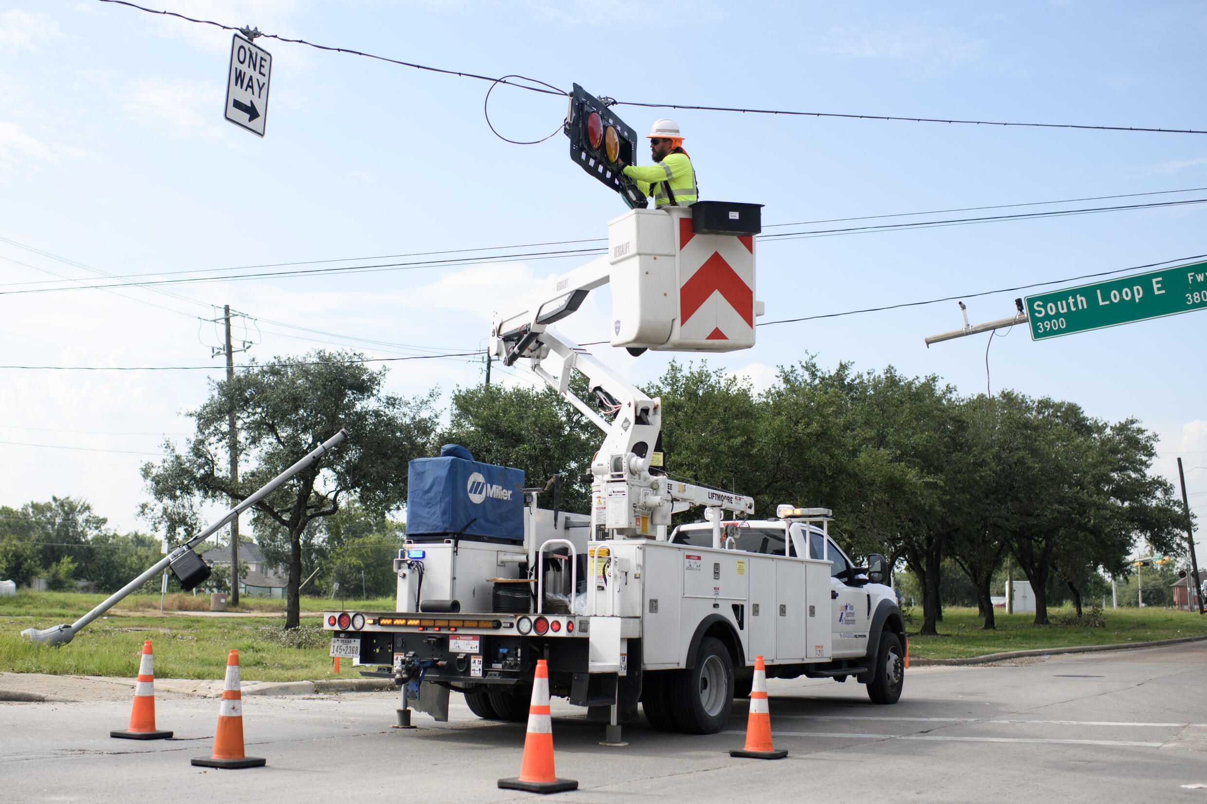 Houston residents ‘in hell’ after ‘Beryl’ cuts power
