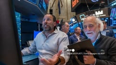 Stock markets diverge before key earnings, rate calls