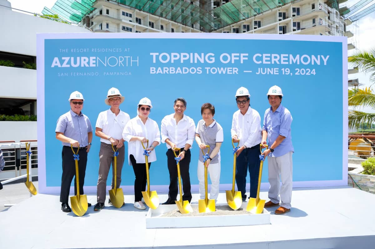 CPG vice chairman John Victor Antonio (fifth from left) and CPG managing director Carlo Antonio (fourth from left) with CPG procurement head Ferdinand Capati Jr., principal architect of Rchitects Arch. Jose Pedro Recio, CPG head of Design & Innovation Group Arch. Annalea Castillo, CPG head of Technical Operations Engr. Larry Reyes and CPG design manager Arch. Bernard Artates.