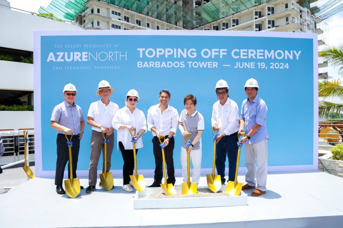 CPG vice chairman John Victor Antonio (fifth from left) and CPG managing director Carlo Antonio (fourth from left) with CPG procurement head Ferdinand Capati Jr., principal architect of Rchitects Arch. Jose Pedro Recio, CPG head of Design & Innovation Group Arch. Annalea Castillo, CPG head of Technical Operations Engr. Larry Reyes and CPG design manager Arch. Bernard Artates.