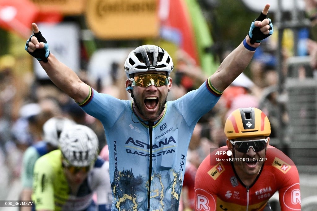 Veteran Cavendish makes Tour history