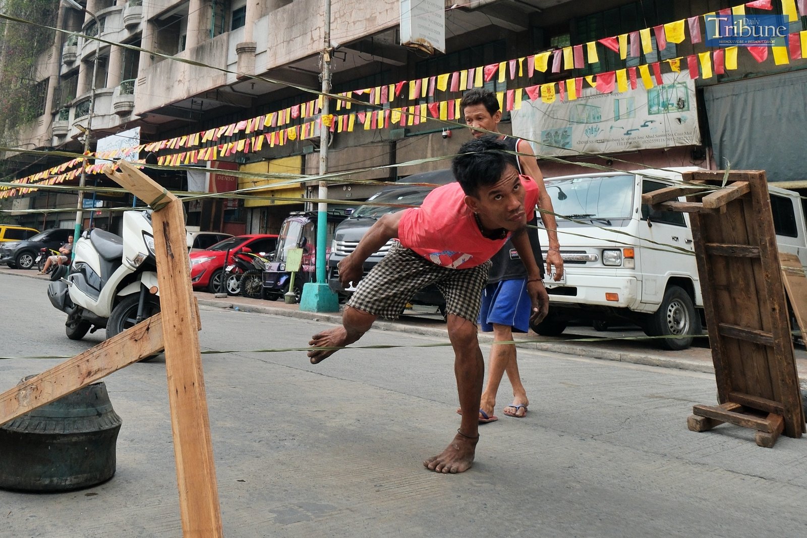TRIBUNE-passerby