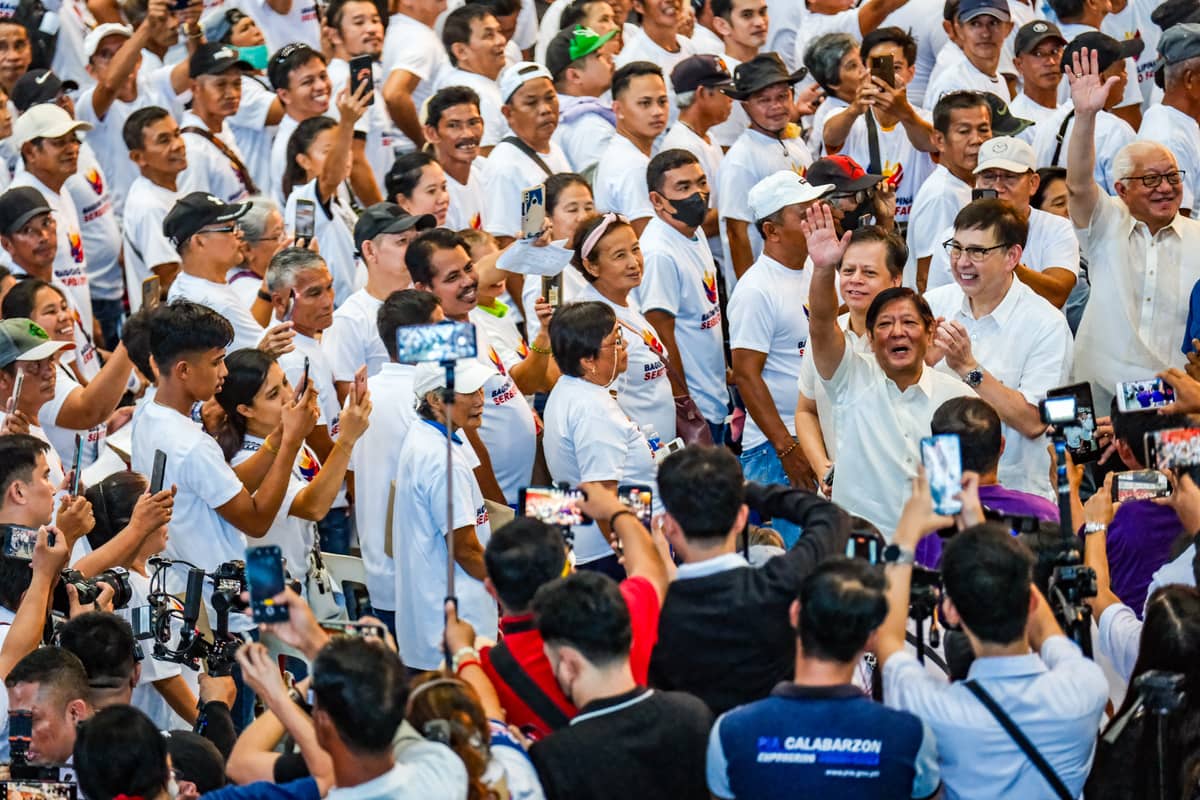 TRIBUNE-pbbm-distribution-groupphoto