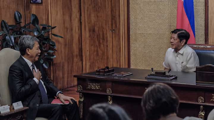 President Ferdinand R. Marcos Jr. welcomes the Minister of Foreign Affairs of Malaysia, His Excellency YB Dato' Seri Utama Haji Mohamad Bin Haji Hasan, at Malacañang Palace in Manila on Monday, July 1, 2024, during his courtesy call.