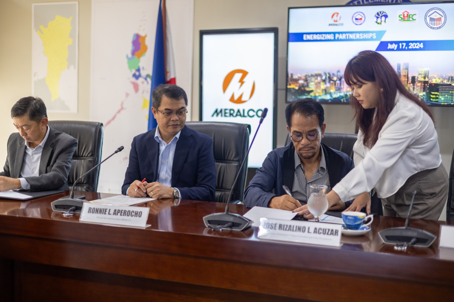 Meralco, DHSUD deal lights up mass housing