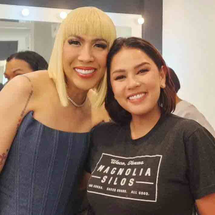 MAGKASOSYO sina Vice Ganda at Neri Miranda sa Vice Comedy Bar.