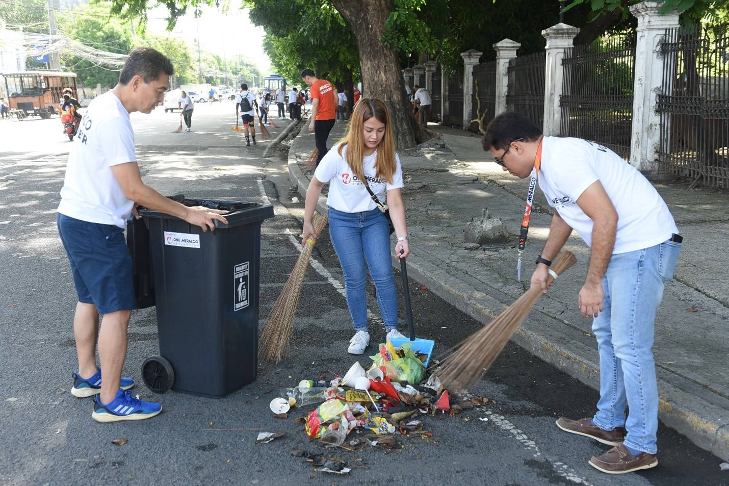 Meralco staff keep Intramuros clean