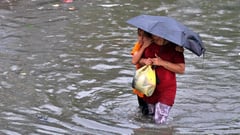 Power Outages Affect 640,000 Customers as Typhoon Carina Hits