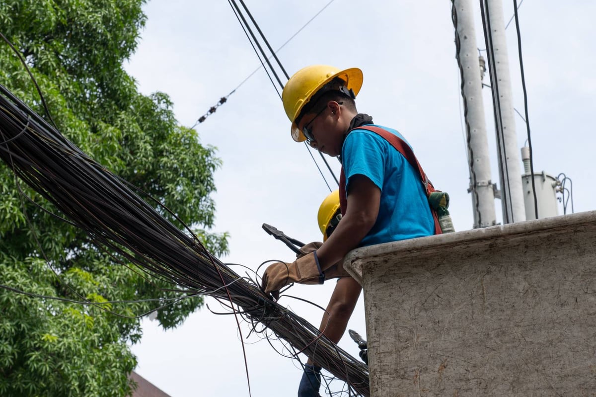 SAFETY AS A TOP PRIORITY. Meralco linecrews are actively conducting wire-clearing operations across its franchise area as part of its public safety campaign.