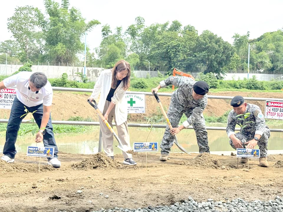 In recognition of National Disaster Consciousness Month and Philippine Environment Month, representatives from DPWH, JICA, and PCG conducted a tree planting activity as part of the Pasig Marikina River Channel Improvement Project (Phase IV).