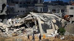 Israeli air strike in Gaza ahead of new talks on truce with Hamas